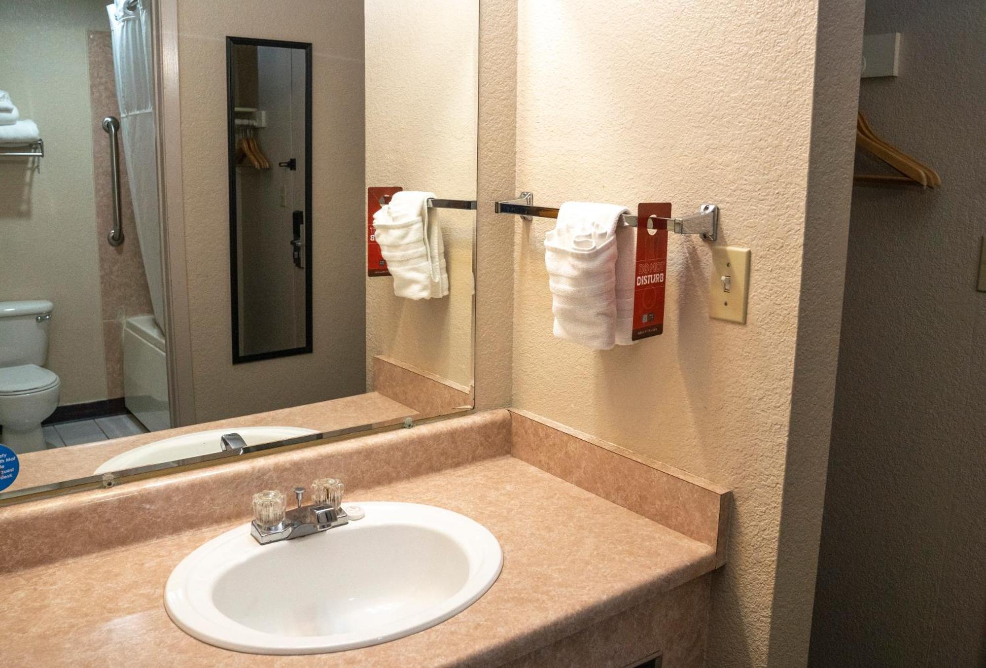 Americas Best Value Inn Линвуд Экстерьер фото
