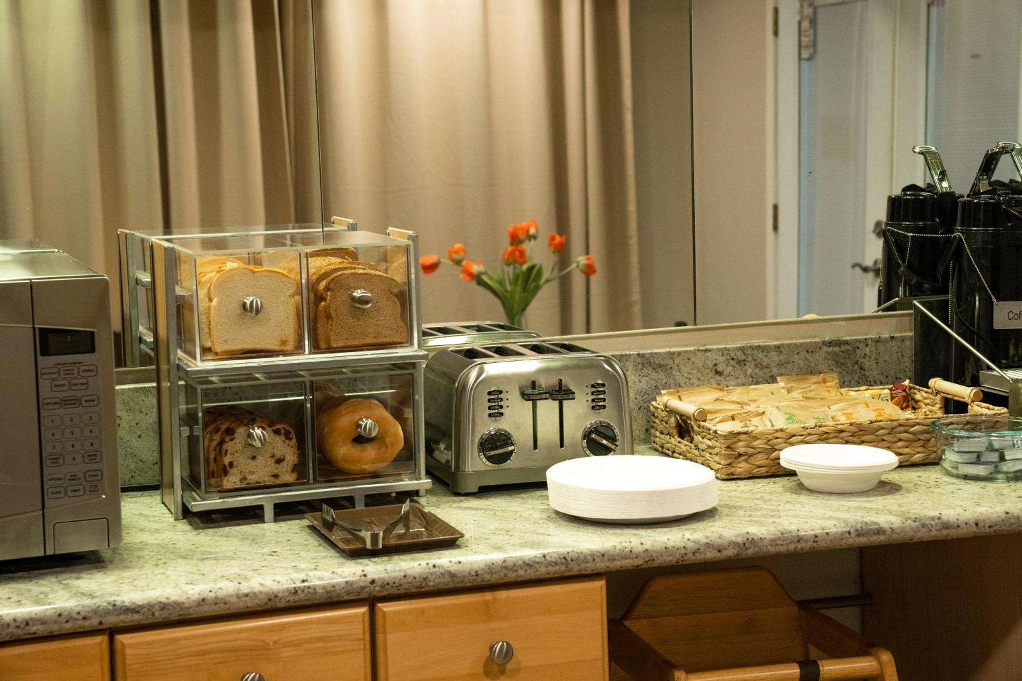Americas Best Value Inn Линвуд Экстерьер фото
