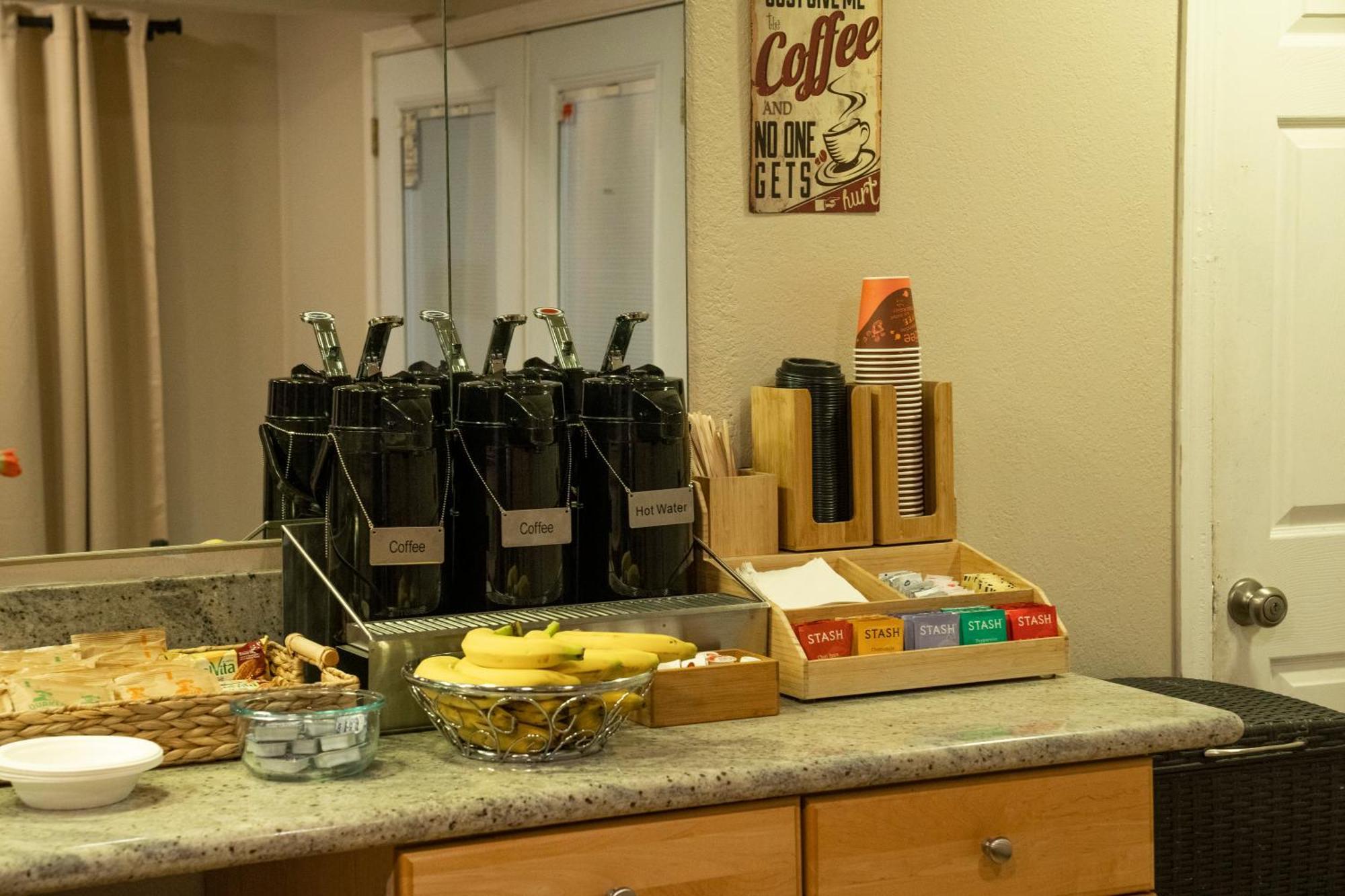 Americas Best Value Inn Линвуд Экстерьер фото
